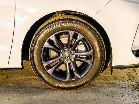 Used 2024 Toyota Sienna XSE w/ XSE Plus Package image 10