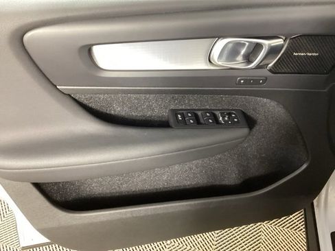 Used 2020 Volvo XC40 T5 Momentum w/ Protection Package image 16