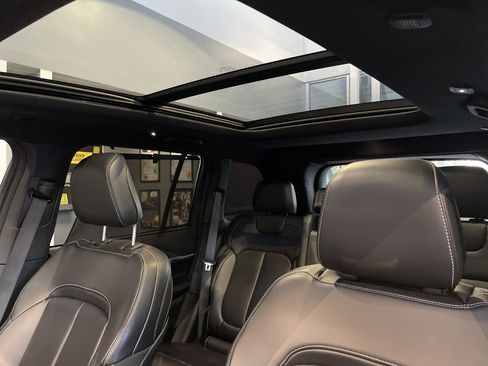 Used 2025 Jeep Grand Cherokee Limited w/ Luxury Tech Group II image 33