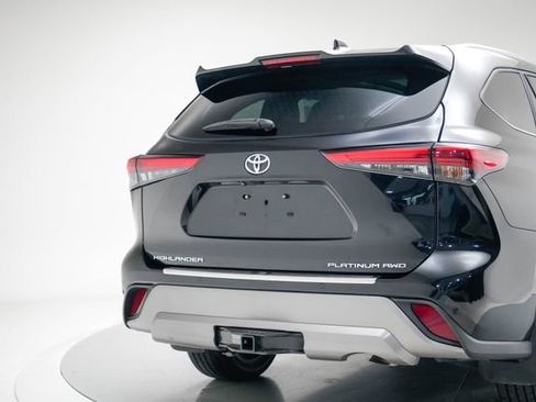 Used 2023 Toyota Highlander Platinum AWD/4WD image 17