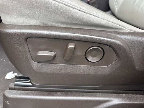 Used 2022 Chevrolet Tahoe Z71 w/ Luxury Package image 30