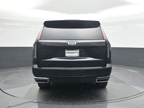 Used 2023 Cadillac Escalade ESV Premium Luxury image 17