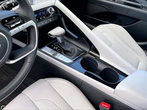 Used 2023 Hyundai Elantra Limited FWD image 16