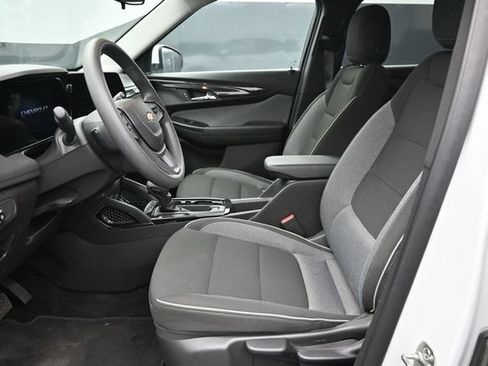 Used 2025 Chevrolet TrailBlazer LT FWD image 12