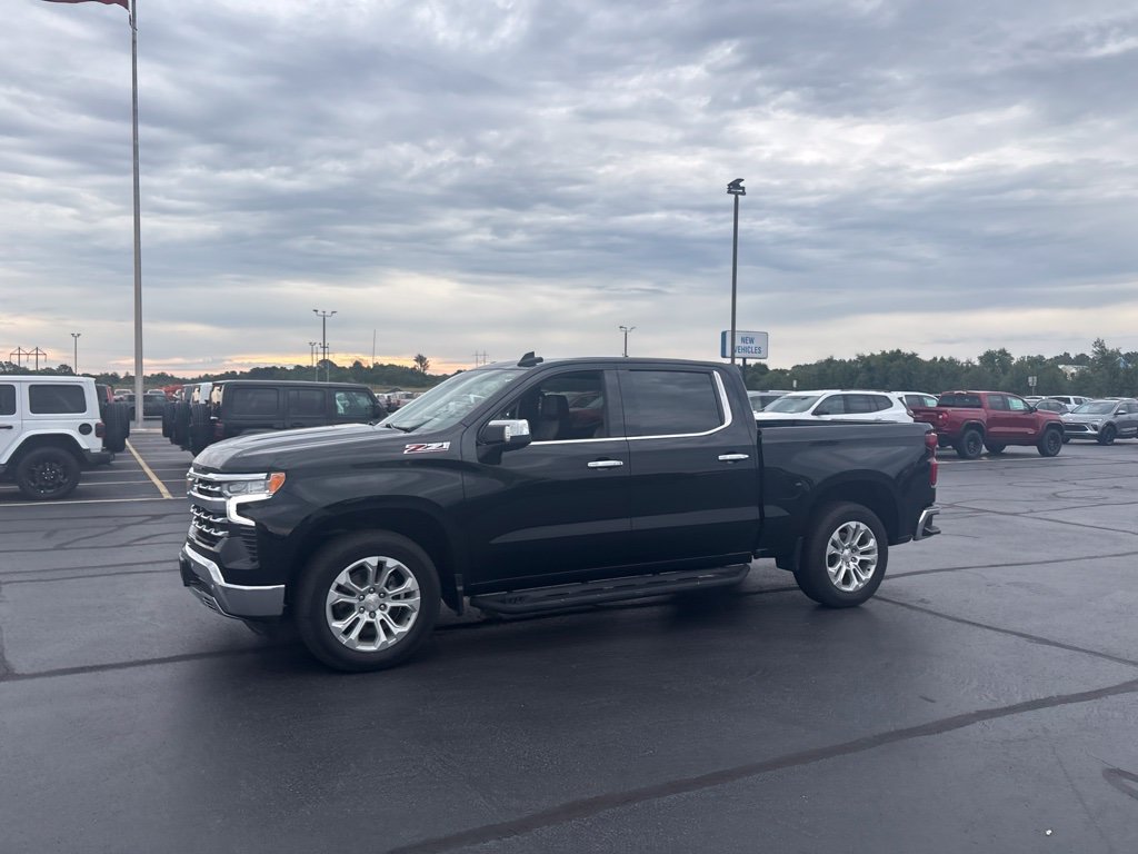 Used 2023 Chevrolet Silverado 1500 LTZ AWD/4WD image 3