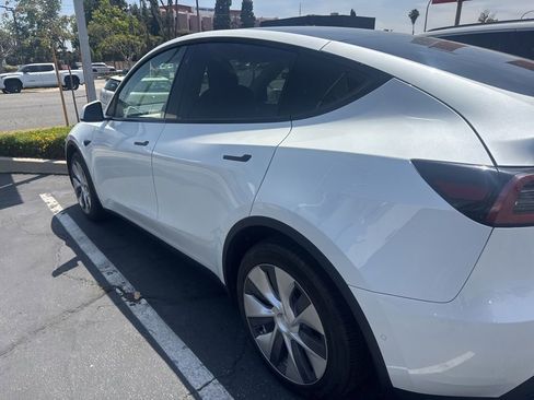 Used 2020 Tesla Model Y Performance AWD/4WD image 3