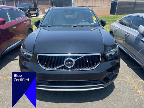 Used 2019 Volvo XC40 T4 Momentum FWD image 2