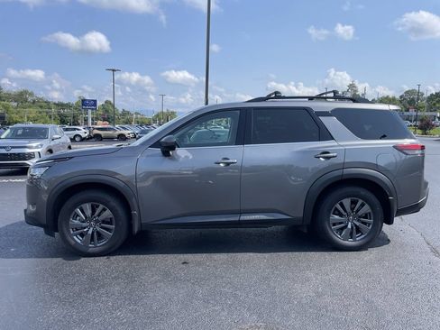 Used 2022 Nissan Pathfinder SV FWD image 3