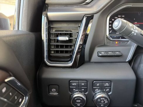 Used 2024 GMC Sierra 3500 Denali Ultimate AWD/4WD image 19