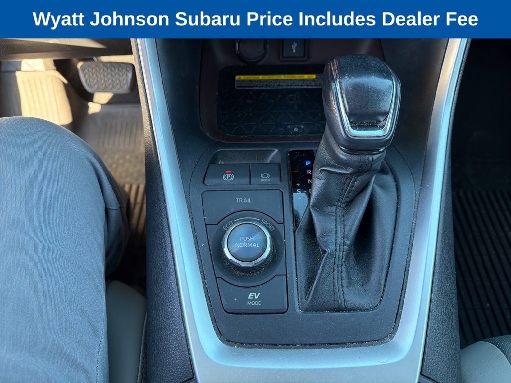 Used 2020 Toyota RAV4 Limited AWD/4WD image 29