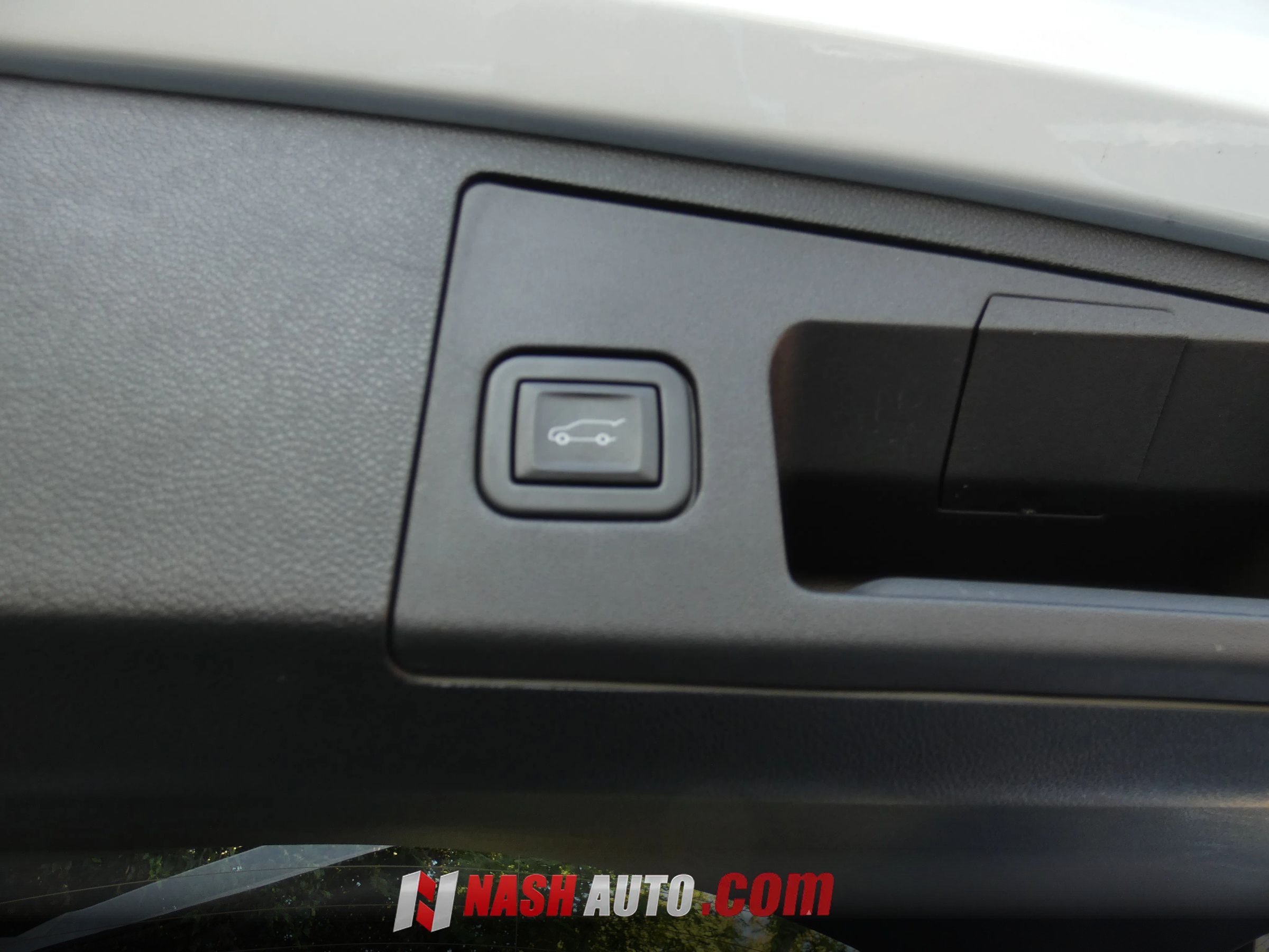 Used 2023 Cadillac XT4 Luxury w/ Cold Weather Package FWD image 78