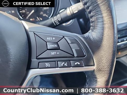 Certified 2017 Nissan Rogue SV w/ SV Premium Package image 19