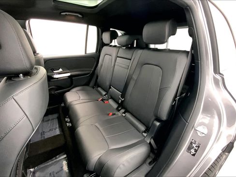 Used 2023 Mercedes-Benz GLB 250 image 40