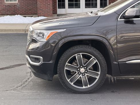 Used 2019 GMC Acadia Denali w/ Technology Package AWD/4WD image 10