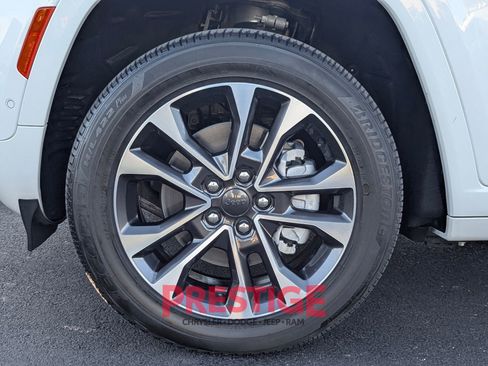 Used 2024 Jeep Grand Cherokee Overland w/ Advanced Protech Group III AWD/4WD image 40