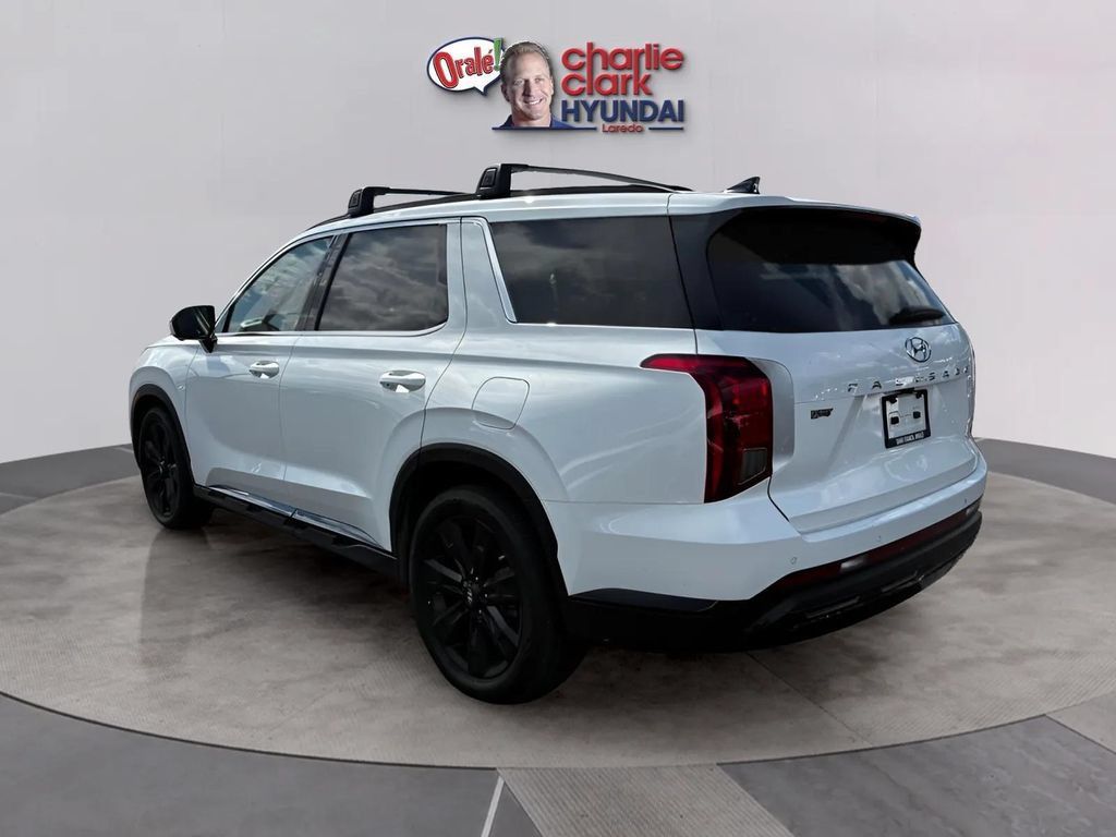 Used 2025 Hyundai Palisade XRT FWD image 3