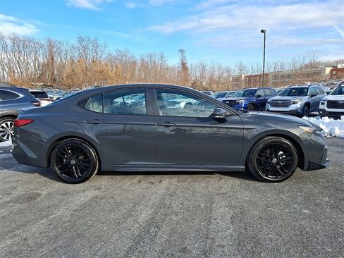 Used 2025 Toyota Camry SE image 7