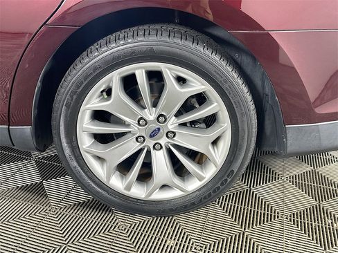 Used 2018 Ford Taurus Limited image 34