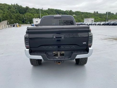 Used 2019 Toyota Tacoma TRD Off-Road AWD/4WD image 7