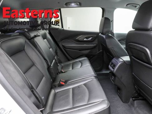 Used 2024 GMC Terrain SLT image 25