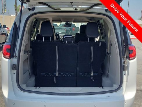 Used 2023 Chrysler Pacifica Touring-L FWD image 26