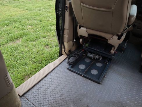 Used 2002 Ford Windstar SEL FWD image 28