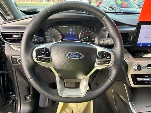 Used 2023 Ford Explorer XLT w/ Equipment Group 202A AWD/4WD image 22