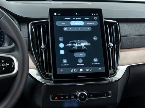 New 2026 Volvo XC90 B6 Plus w/ Protection Package Premier image 19