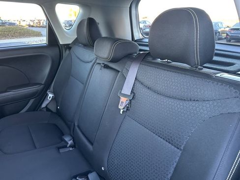 Used 2016 Kia Soul + image 20