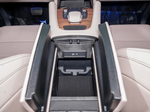 Certified 2025 Mercedes-Benz GLE 450e 450e 4MATIC® SUV image 22