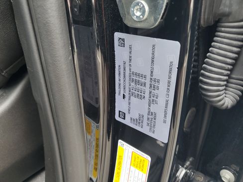 Used 2024 Chevrolet Suburban LT w/ LT Signature Package image 10