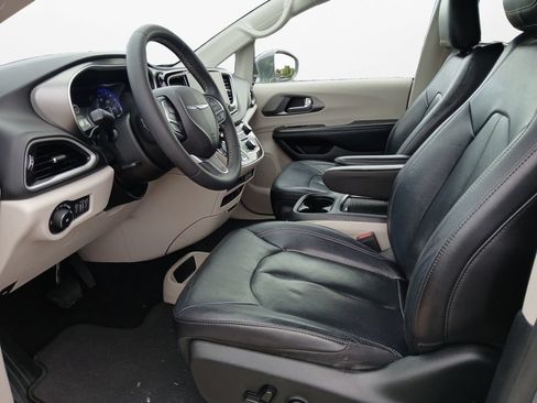 Used 2022 Chrysler Pacifica Touring-L FWD image 19