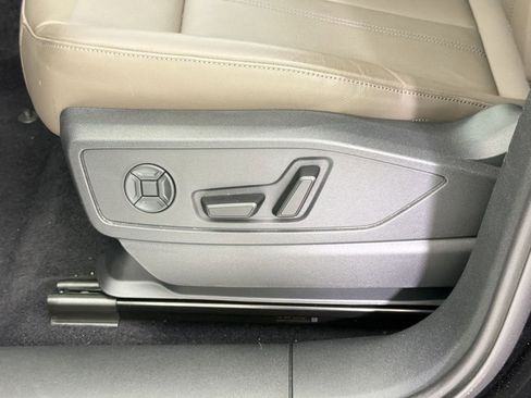 Used 2025 Audi Q5 Premium w/ Convenience Package AWD/4WD image 13