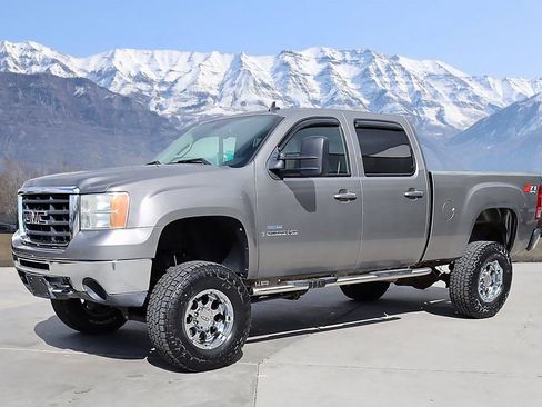 Used 2009 GMC Sierra 2500 SLT w/ Entertainment Package image 2
