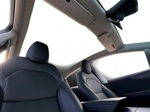 Used 2026 Tesla Model Y AWD image 17