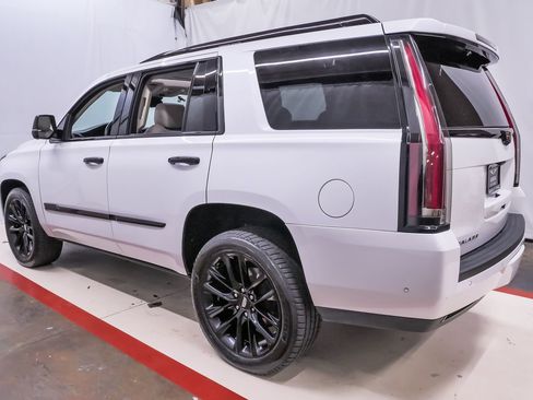 Used 2020 Cadillac Escalade Luxury image 8
