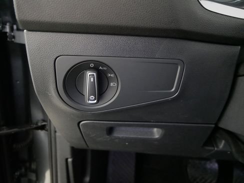 Used 2024 Volkswagen Tiguan SE w/ Panoramic Sunroof Package image 26