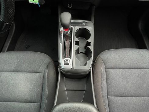 Used 2025 Chevrolet Trax RS w/ Sunroof Package FWD image 19