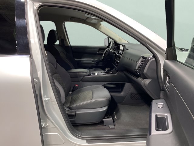 Used 2024 Nissan Pathfinder SV w/ Cargo Package AWD/4WD image 31