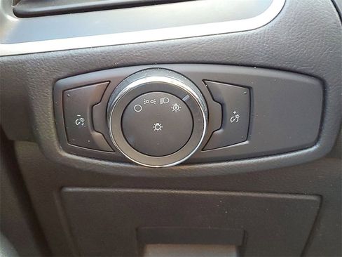 Used 2017 Ford Edge SEL image 17