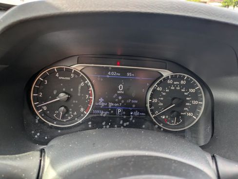 Used 2025 Nissan Altima 2.5 SV FWD image 10
