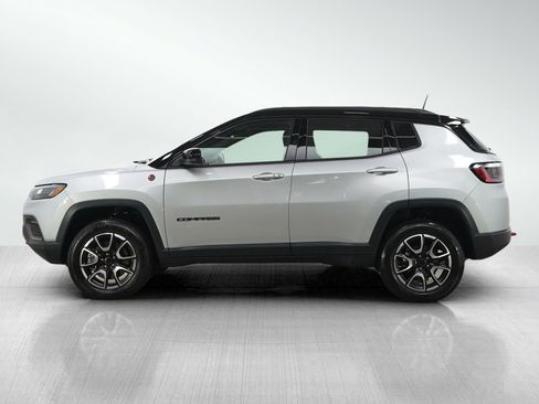 Used 2025 Jeep Compass Trailhawk AWD/4WD image 2