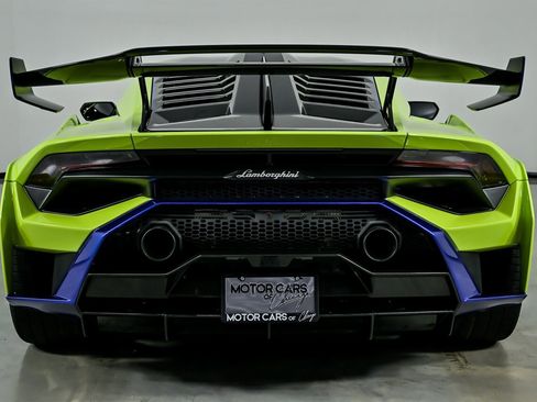 Used 2022 Lamborghini Huracan STO image 11
