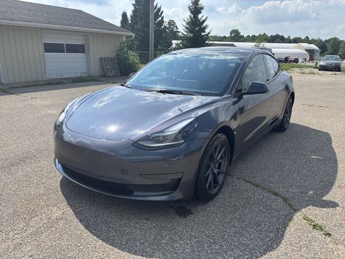 Used 2023 Tesla Model 3 Standard Range RWD image 9