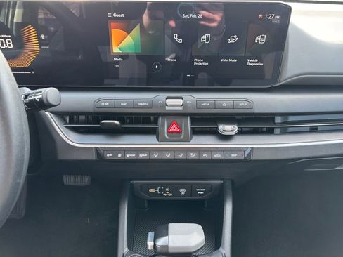 Used 2025 Kia K4 LXS image 12