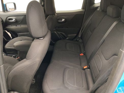 Used 2021 Jeep Renegade Latitude FWD image 18