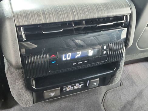 Used 2024 Jeep Wagoneer Series II w/ Flexible Seating Group RWD image 40