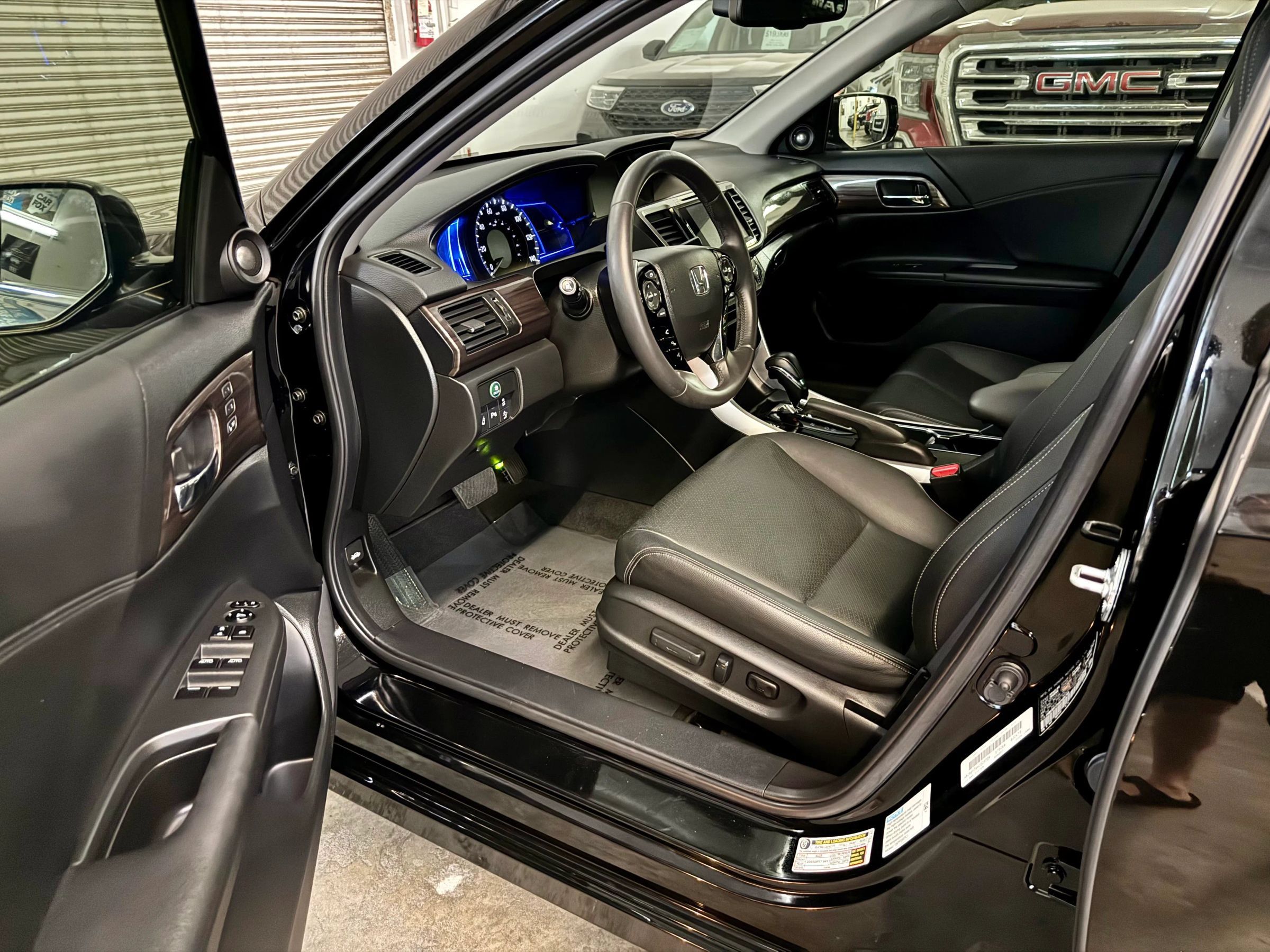 Used 2017 Honda Accord Touring image 9