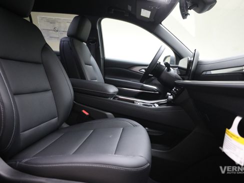New 2027 Chevrolet Traverse LT w/ Driver Confidence Package FWD image 11