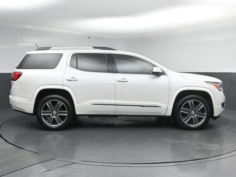 Used 2019 GMC Acadia Denali w/ Technology Package FWD image 8